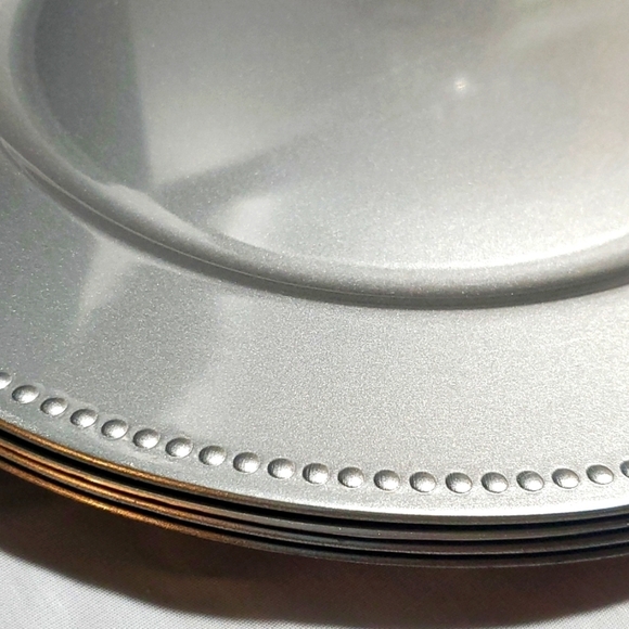 Set of 4 Silver 13" Round Beaded Trim Dinner Charger Plates - Picture 2 of 6